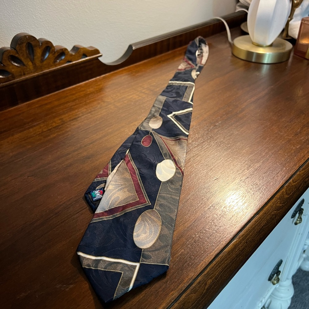 Elegant Geometric Patterned Tie